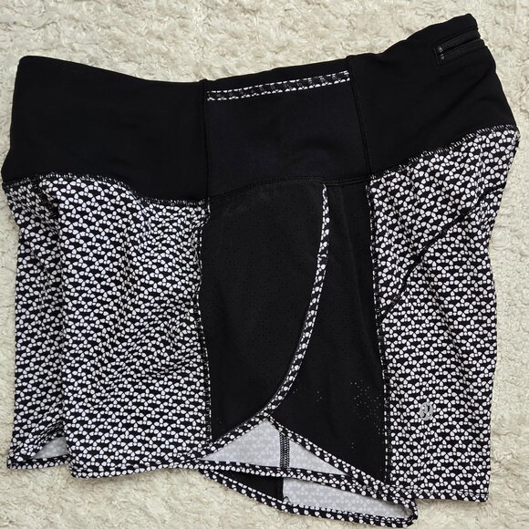 Lululemon Real Quick Short Size 4 in Monochromic Black - Picture 4 of 9